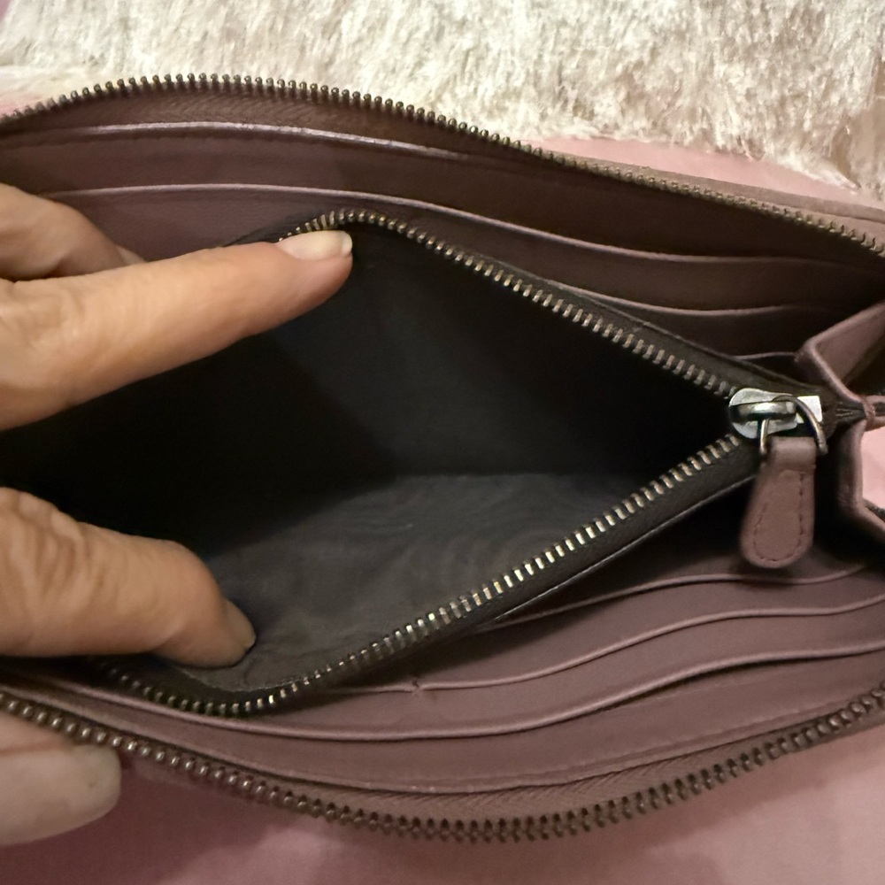 Authentic Bottega Veneta Intrecciato Leather Zippy Wallet. Mauve Pink - Picture 4 of 12